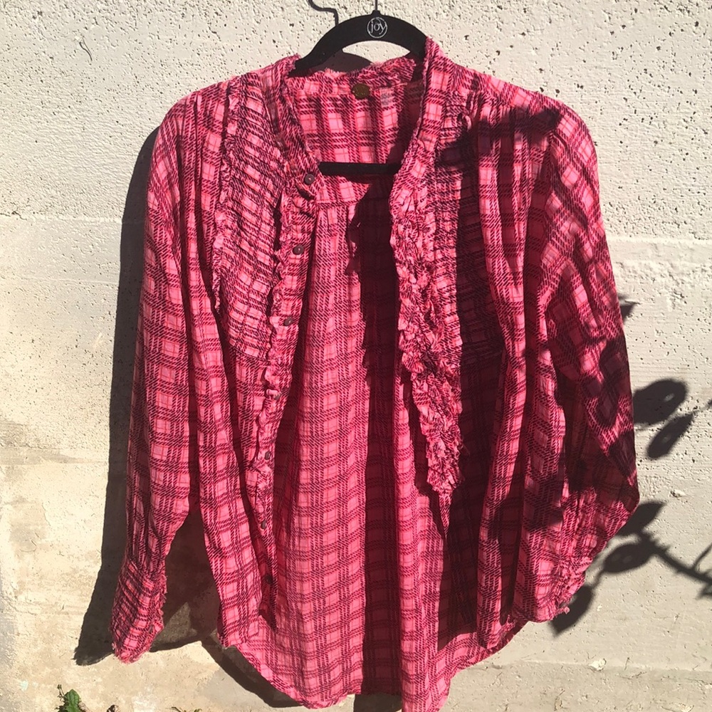 Flowy pink button up Free People ONE blouse.